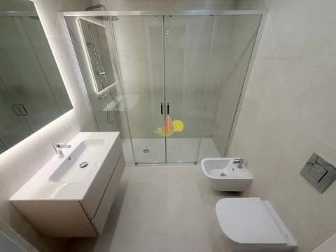 T2 Novo - Condomínio com piscina