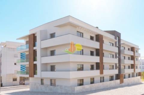 T2 Novo - Condomínio com piscina