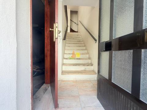 Moradia no centro da cidade com garagem
