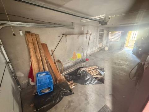 Moradia no centro da cidade com garagem