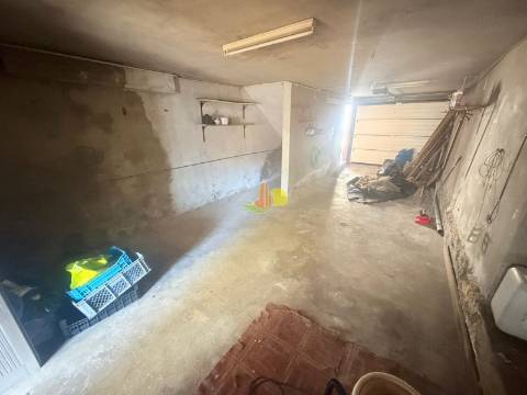 Moradia no centro da cidade com garagem