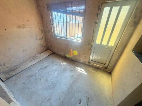 Moradia no centro da cidade com garagem