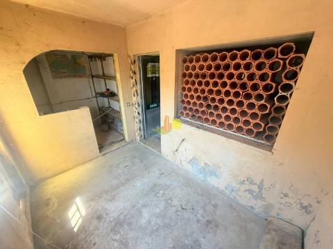Moradia no centro da cidade com garagem