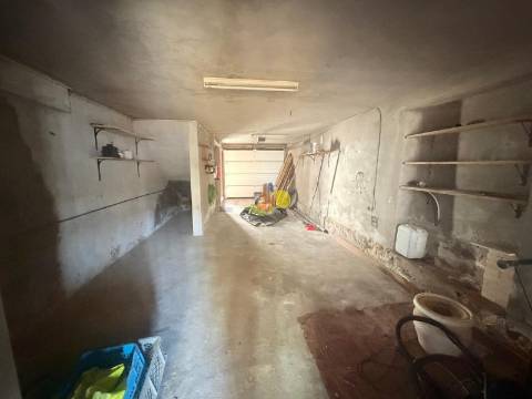 Moradia no centro da cidade com garagem