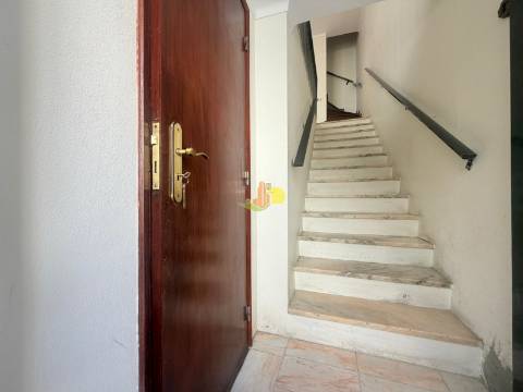 Moradia no centro da cidade com garagem