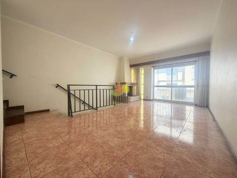 Moradia no centro da cidade com garagem