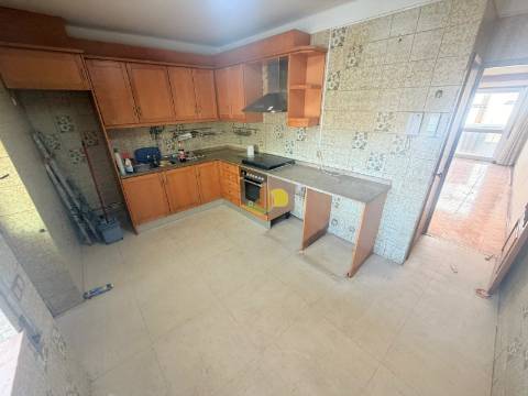 Moradia no centro da cidade com garagem