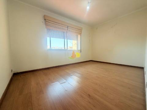 Moradia no centro da cidade com garagem