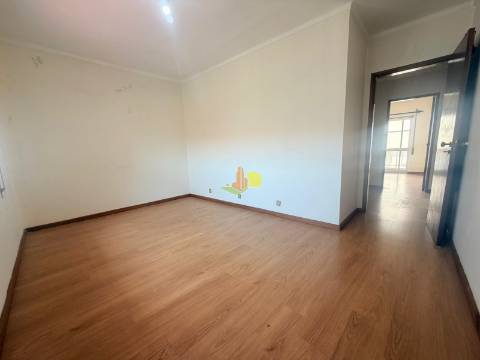 Moradia no centro da cidade com garagem