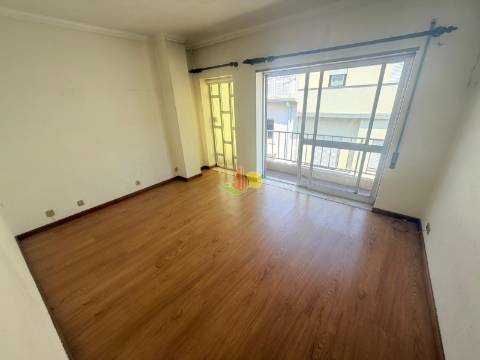 Moradia no centro da cidade com garagem