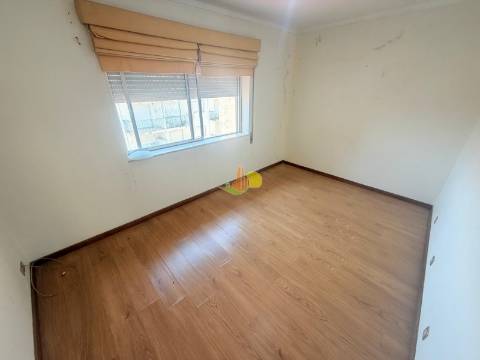 Moradia no centro da cidade com garagem