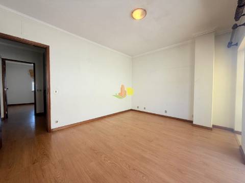 Moradia no centro da cidade com garagem
