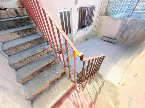 Moradia no centro da cidade com garagem