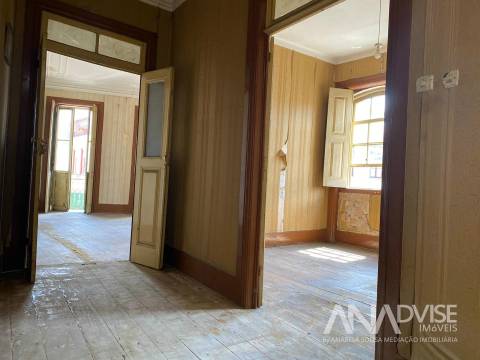 Prédio T6 a venda em pleno centro histórico de Viseu
