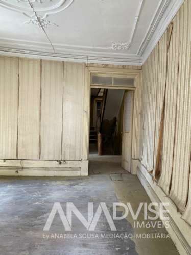 Prédio T6 a venda em pleno centro histórico de Viseu