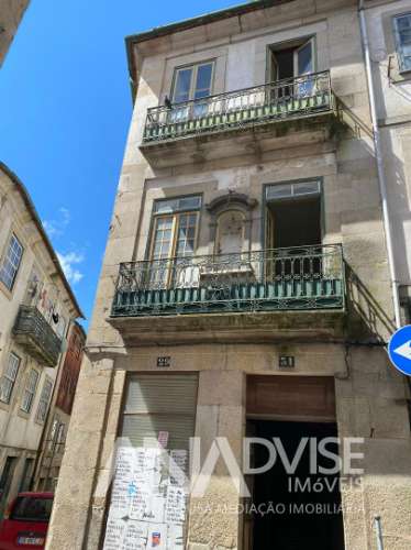 Prédio T6 a venda em pleno centro histórico de Viseu