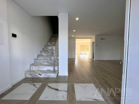 Moradia em Banda T4 Venda em Viseu,Viseu