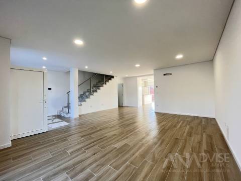 Moradia em Banda T4 Venda em Viseu,Viseu