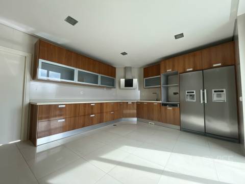 Apartamento T4 Venda em Viseu,Viseu