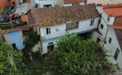 Moradia para Restaurar T4 Venda em Rio de Loba,Viseu