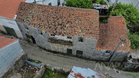 Moradia para Restaurar T4 Venda em Rio de Loba,Viseu
