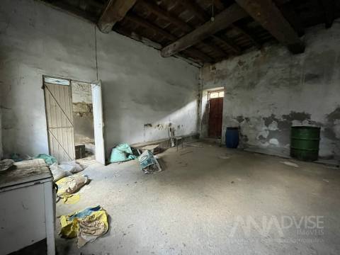 Moradia para Restaurar T4 Venda em Rio de Loba,Viseu