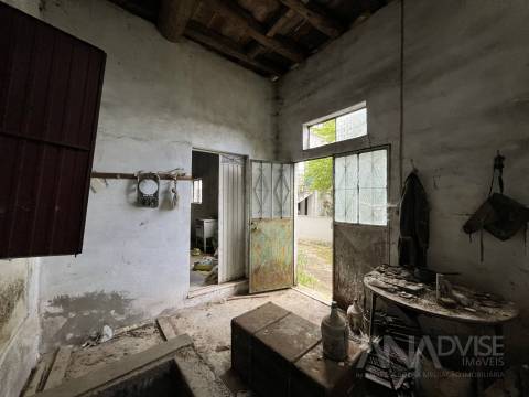 Moradia para Restaurar T4 Venda em Rio de Loba,Viseu