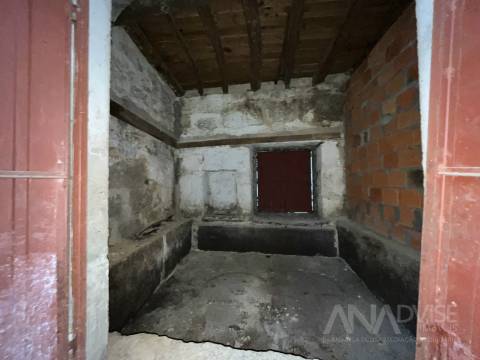 Moradia para Restaurar T4 Venda em Rio de Loba,Viseu