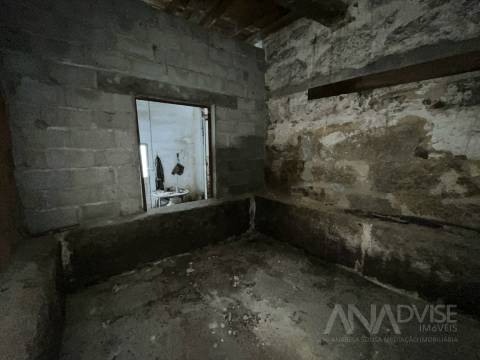 Moradia para Restaurar T4 Venda em Rio de Loba,Viseu