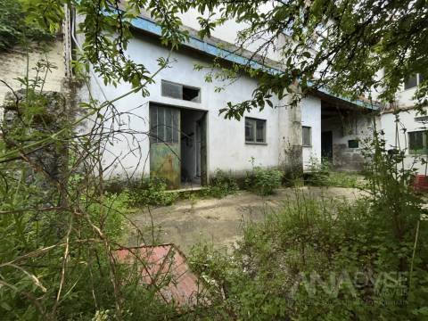 Moradia para Restaurar T4 Venda em Rio de Loba,Viseu