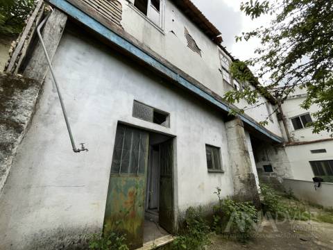Moradia para Restaurar T4 Venda em Rio de Loba,Viseu