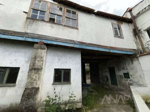 Moradia para Restaurar T4 Venda em Rio de Loba,Viseu