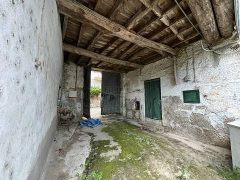 Moradia para Restaurar T4 Venda em Rio de Loba,Viseu