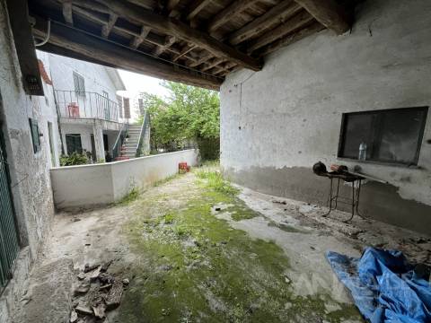 Moradia para Restaurar T4 Venda em Rio de Loba,Viseu