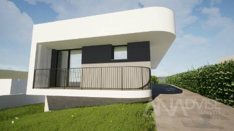 Moradia isolada térrea T3 com grande garagem