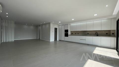 Apartamento T4 Venda em Repeses e São Salvador,Viseu