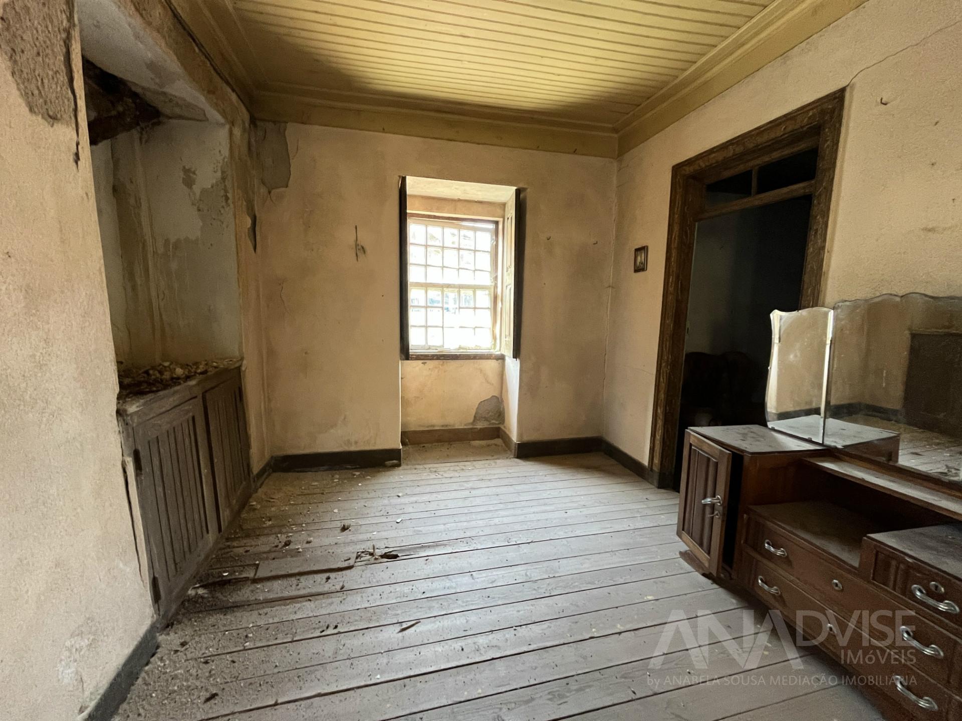 Moradia para Restaurar T3 Venda em São João de Lourosa,Viseu