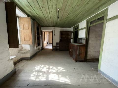 Moradia para Restaurar T3 Venda em São João de Lourosa,Viseu