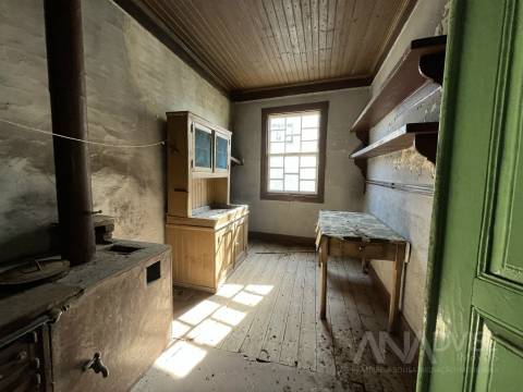 Moradia para Restaurar T3 Venda em São João de Lourosa,Viseu