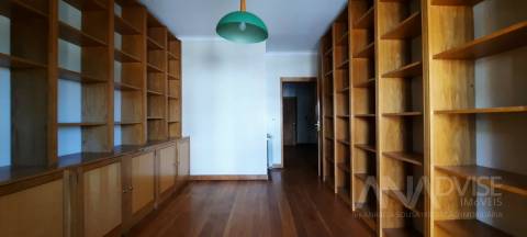 Apartamento T4 DUPLEX Arrendamento em Viseu,Viseu