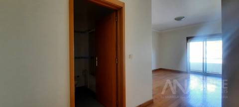 Apartamento T4 DUPLEX Arrendamento em Viseu,Viseu