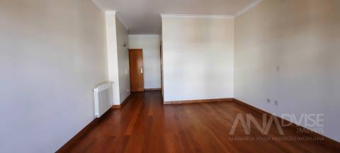 Apartamento T4 DUPLEX Arrendamento em Viseu,Viseu