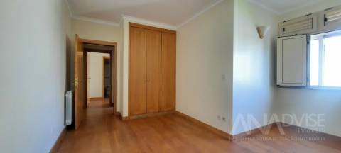Apartamento T4 DUPLEX Arrendamento em Viseu,Viseu