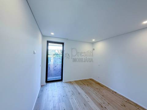 Apartamentos Novos T2 na Cobertura, Creixomil, Guimarães