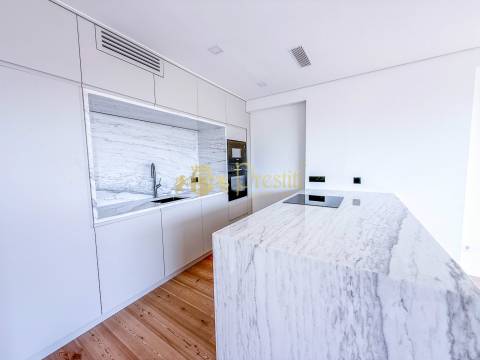 Apartamento T2 com vista sobre a Penha