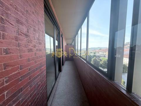 Apartamento T2 com vista sobre a Penha