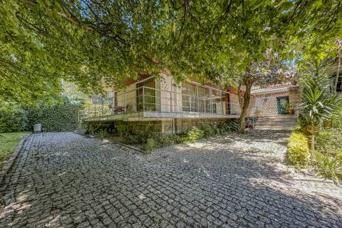 Moradia V4 em Infias, Vizela