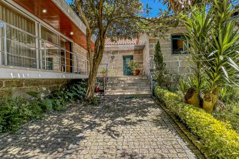 Moradia V4 em Infias, Vizela