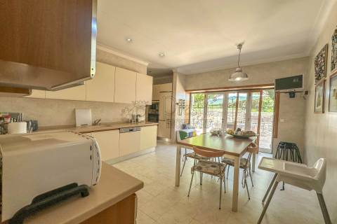 Moradia V4 em Infias, Vizela