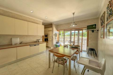 Moradia V4 em Infias, Vizela